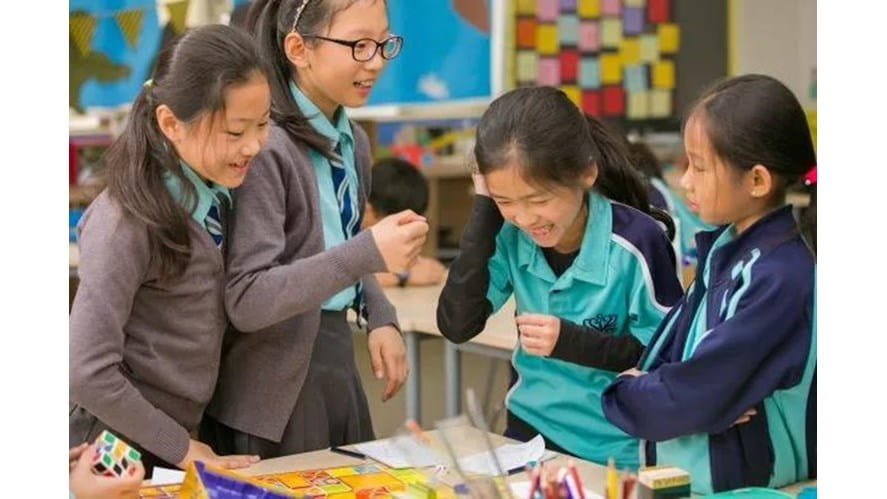 让我们一起和五年级的小朋友们遨游汉字的王国吧！ - Let s travel through the kingdom of Chinese characters with our Year 5 children